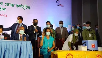 Runu Veronica gets first booster dose