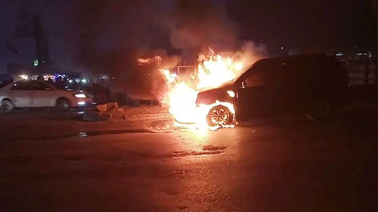 আশুলিয়ায় চলন্ত মাইক্রোবাসে আগুন