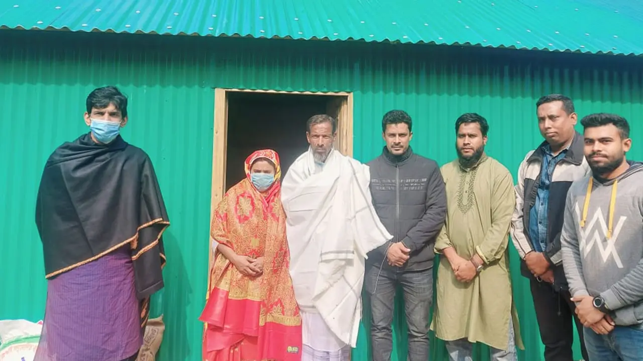 আগুনে ক্ষতিগ্রস্ত সেই অসহায় দম্পতি পেলেন রঙিন ঘর