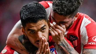 Suarez guides Atletico Madrid to outclass Barcelona