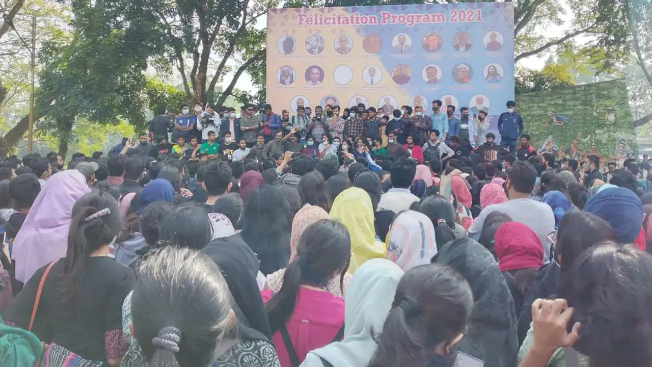 উপাচার্যের পদত্যাগ দাবিতে উত্তাল শাবি