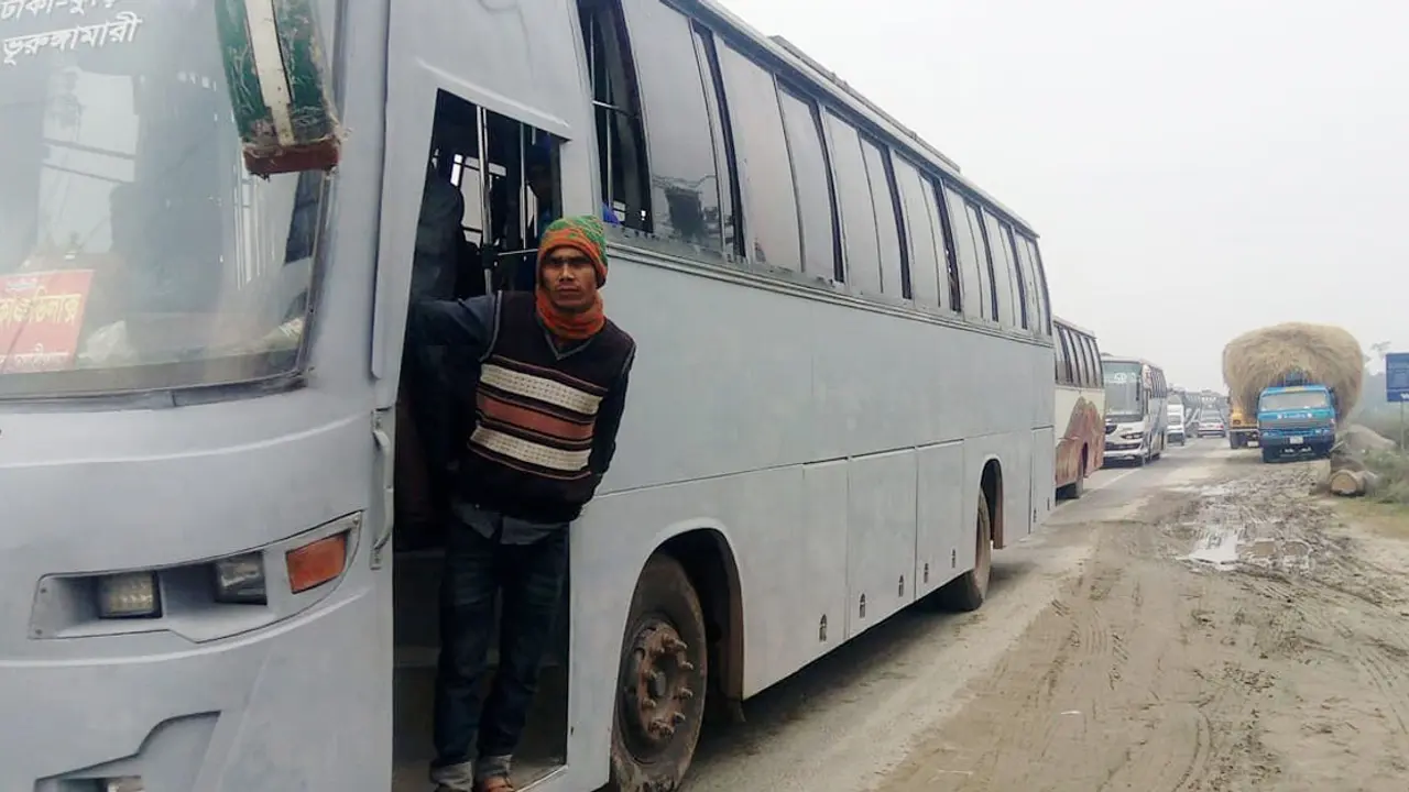 বঙ্গবন্ধু সেতুতে দুর্ঘটনা, ঢাকা-টাঙ্গাইল মহাসড়কে ১৩ কিমি যানজট