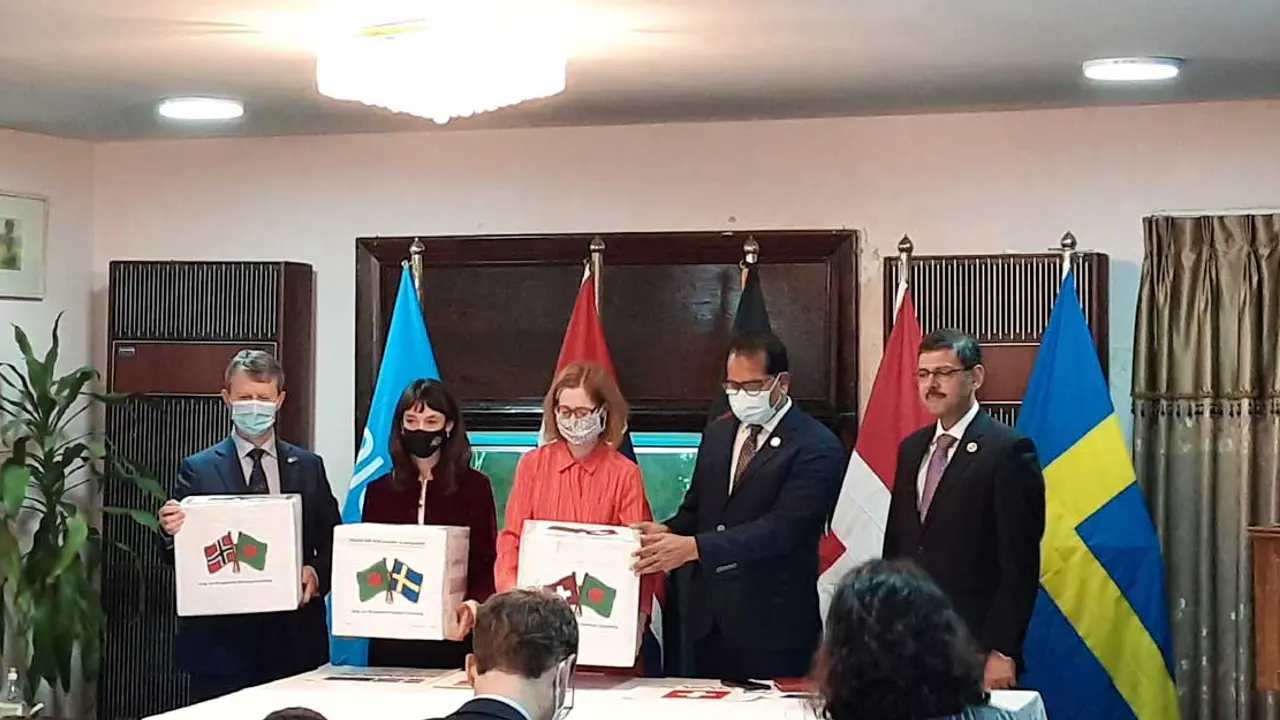 তিন দেশ মিলে বাংলাদেশকে ১২ লাখ টিকা দিলো