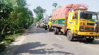 Goods-carrying vehicles strike will continue, leaders say
