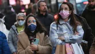 UK sets new record for COVID-19 cases