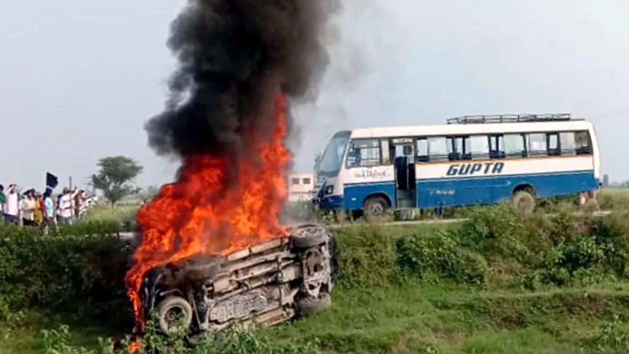 উত্তরপ্রদেশে দুই মন্ত্রীর সফর ঘিরে সংঘর্ষ, নিহত ৮