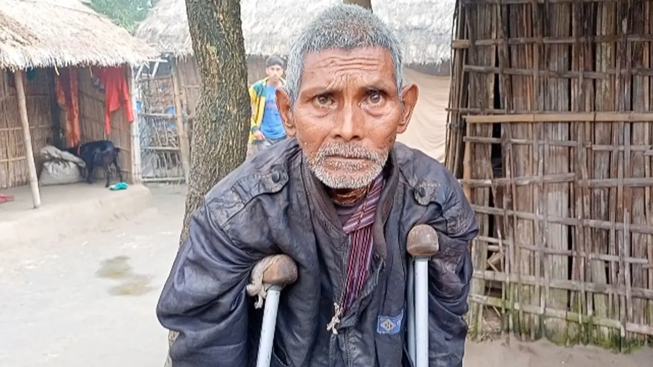 থাকার জায়গা নেই উপেনের, রাত কাটে অন্যের বারান্দায়