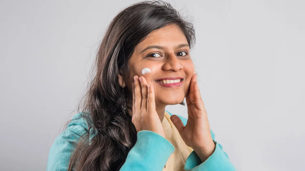শীতের শেষে ত্বক ভালো রাখতে যা করবেন