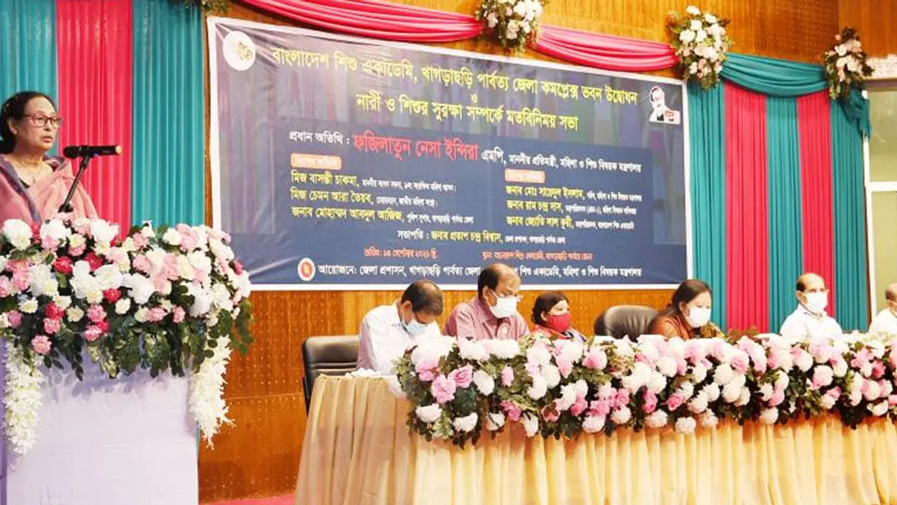 মোবাইল-ইন্টারনেটে আসক্তি শিশুদের জীবন ঝুঁকিপূর্ণ করে তুলছে