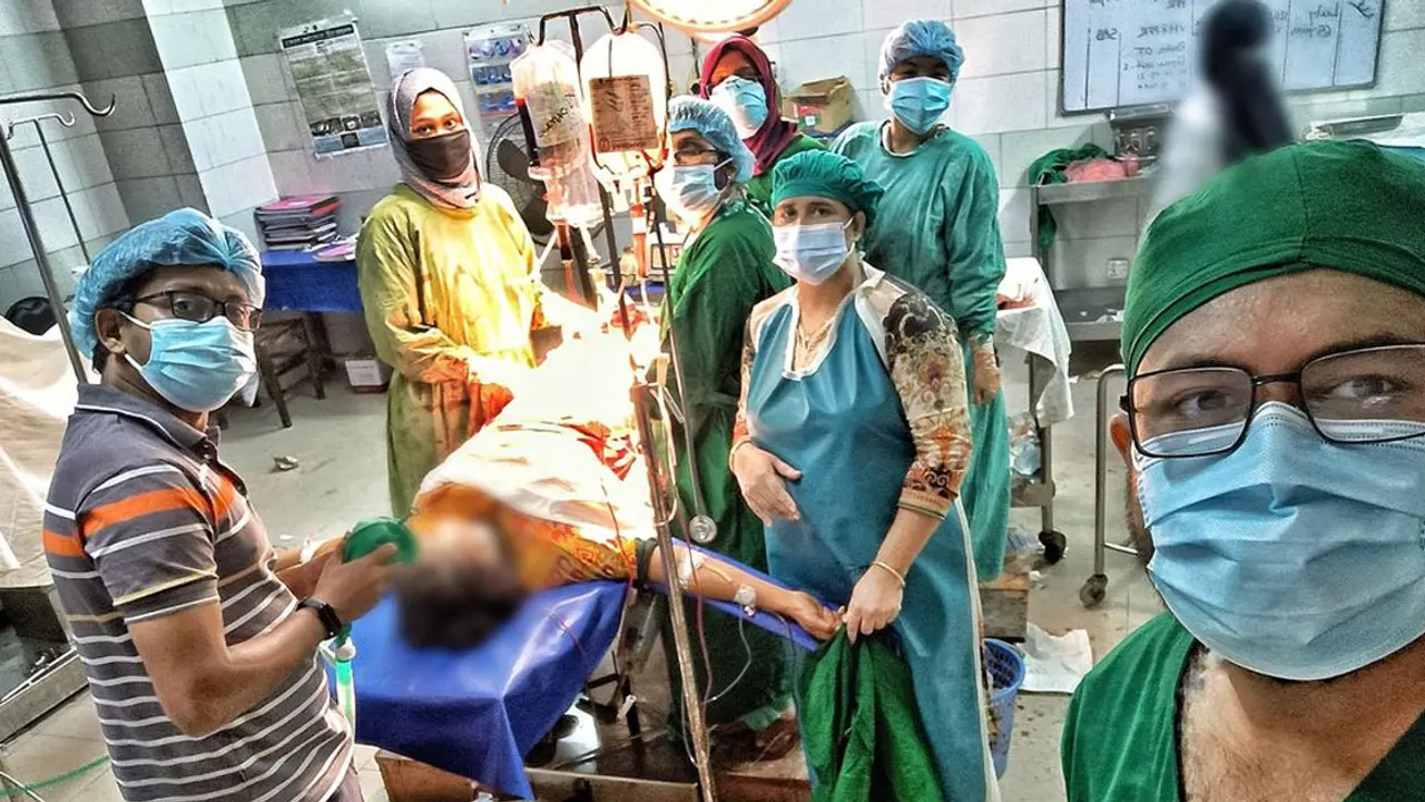 রোগী বাঁচাতে চিকিৎসকদের ৬ ঘণ্টার যুদ্ধ, অপারেশনের কাহিনী ভাইরাল