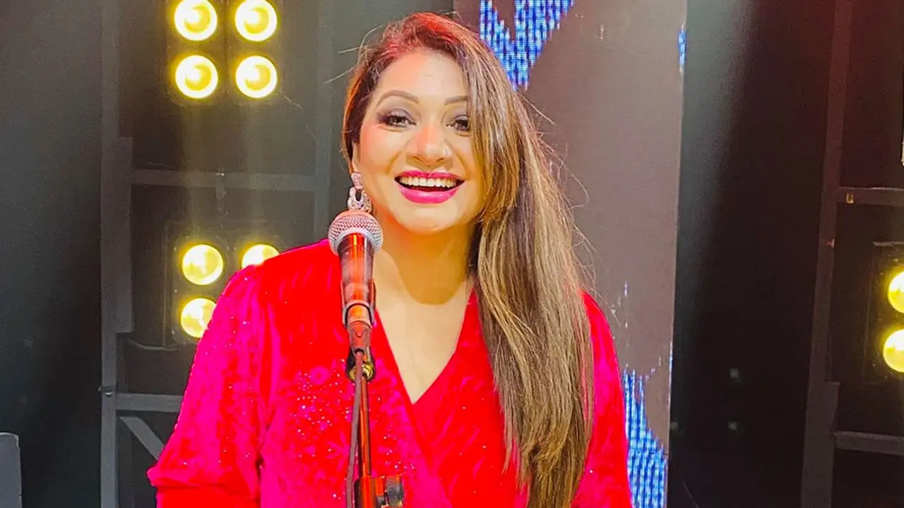 ফোক স্টেশনে আঁখি আলমগীর