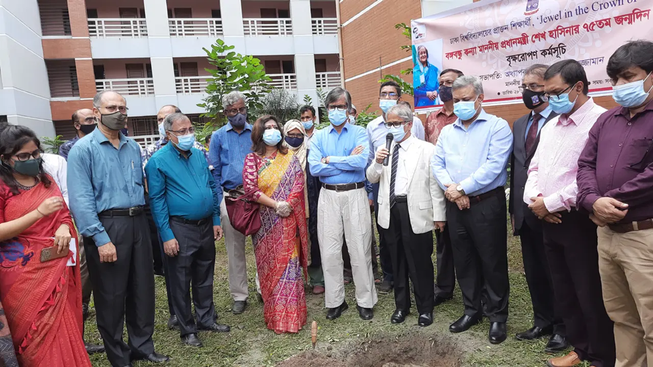 ‘প্রধানমন্ত্রীকে সম্মানসূচক ডিগ্রি দেওয়া ঢাবির দায়িত্ব’