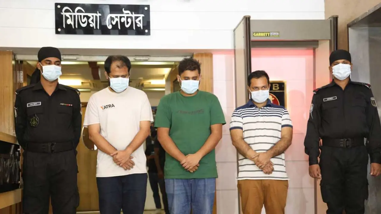 ধামাকায় ৭৫০ কোটির মধ্যে আছে মাত্র এক লাখ টাকা