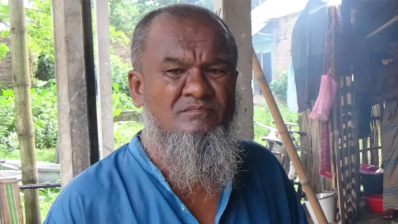 বাবার চেয়ে ছেলে দুই বছরের বড়