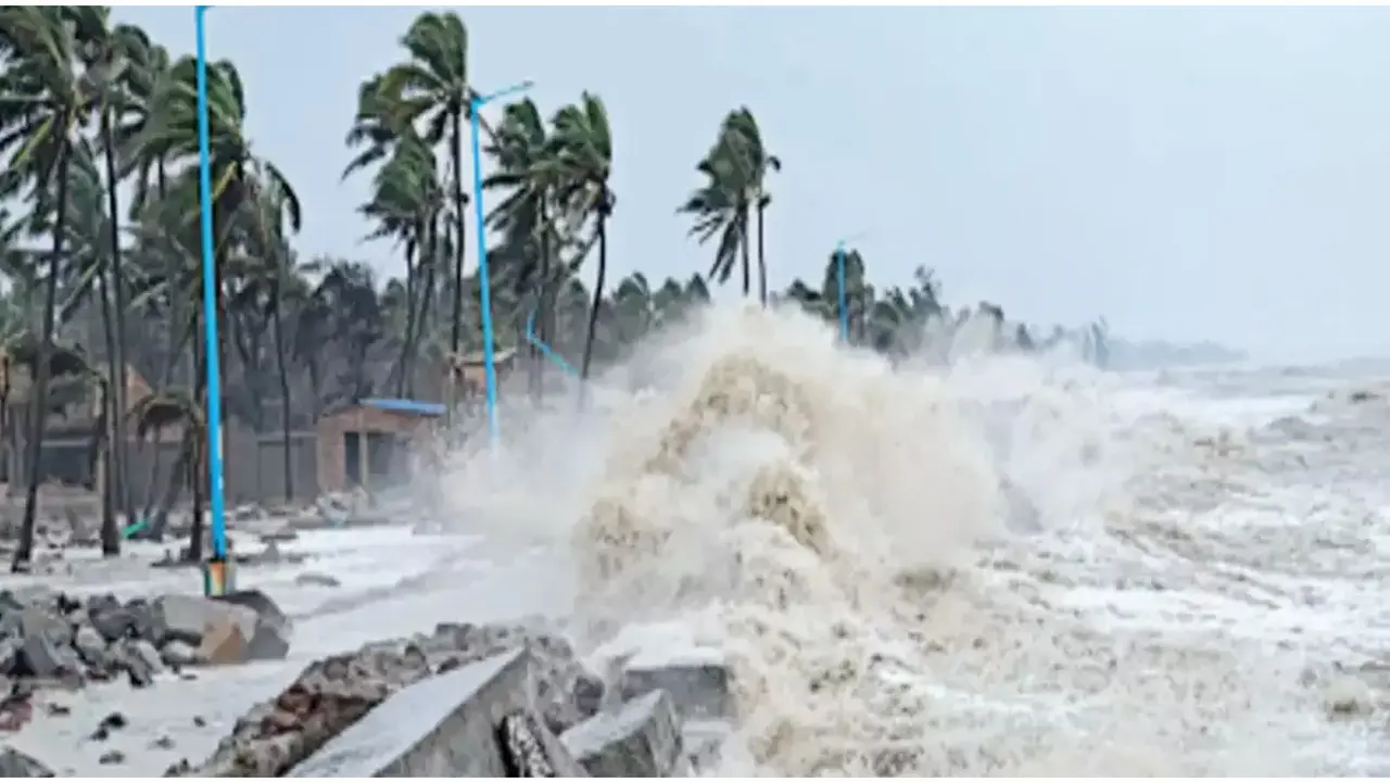 অন্ধ্র-ওড়িশায় ঘূর্ণিঝড় গুলাবের আঘাত