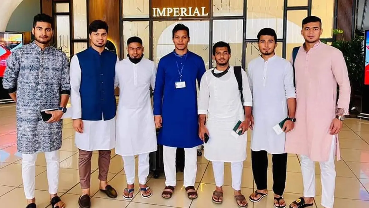 ওমরাহ করতে দেশ ছেড়েছেন ৭ ক্রিকেটার