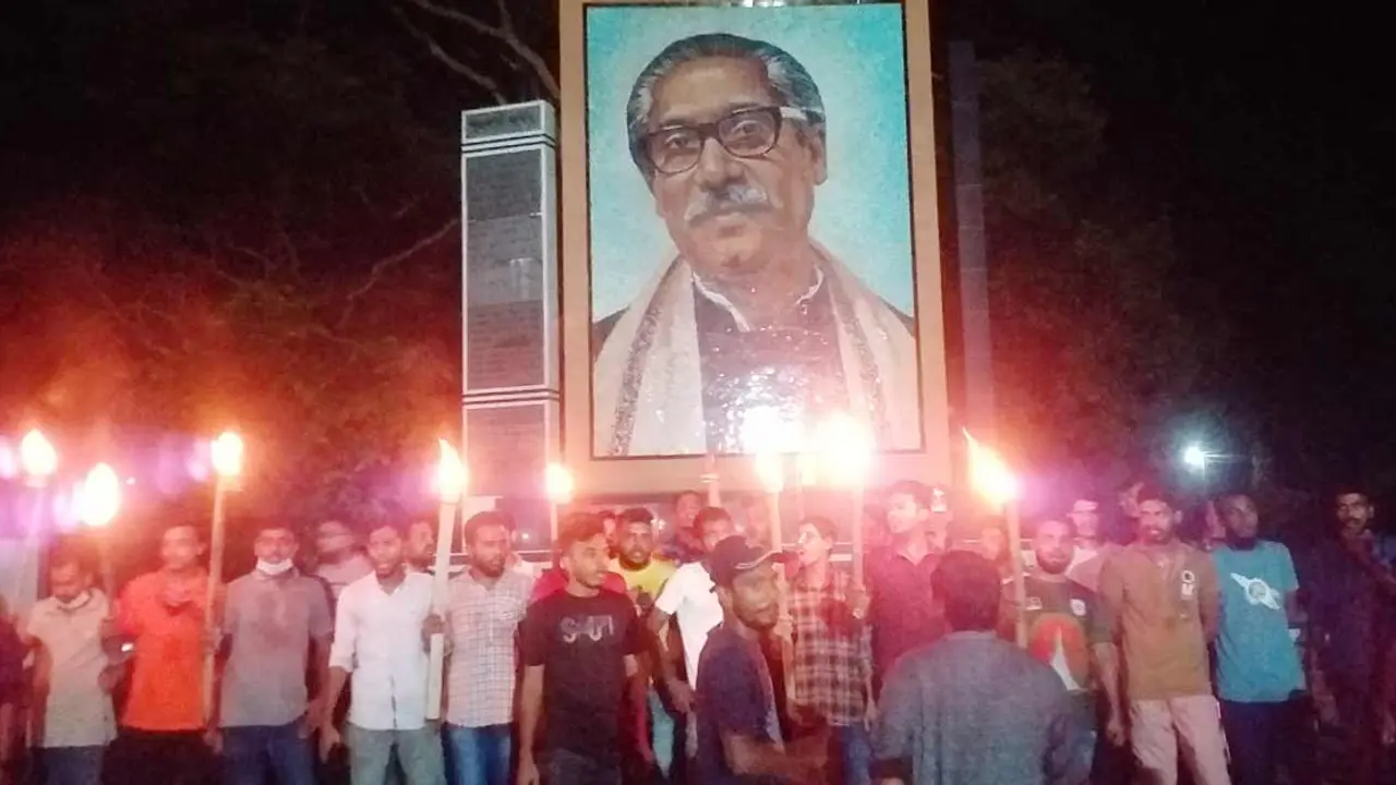 ইবি শিক্ষার্থীদের মশাল মিছিল
