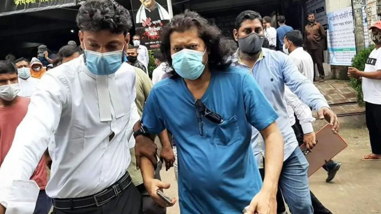 মামলা করতে আদালতে গেলেন জেমস