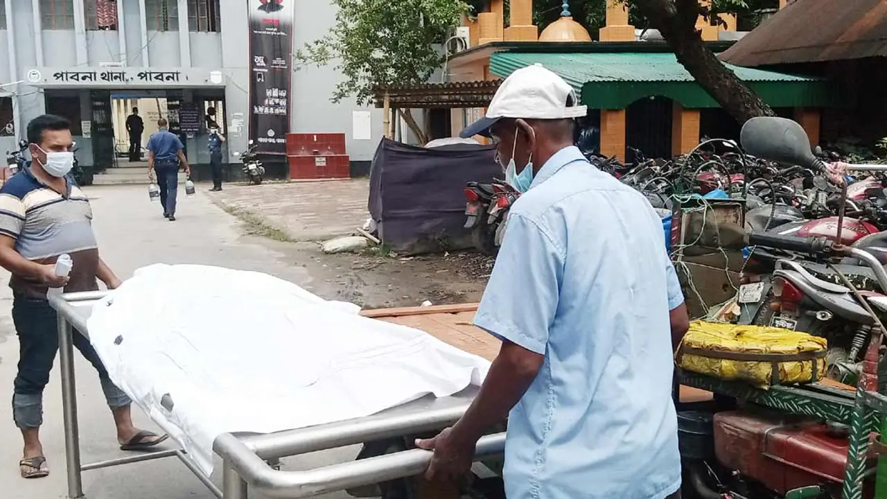 পাবনায় বৃদ্ধকে ছুরিকাঘাতে হত্যা