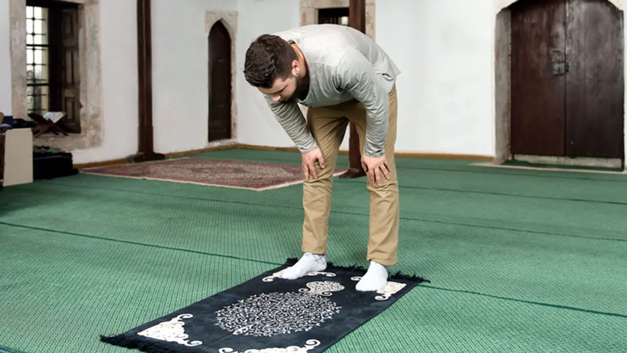 নামাজে মনোযোগ ধরে রাখবেন যেভাবে