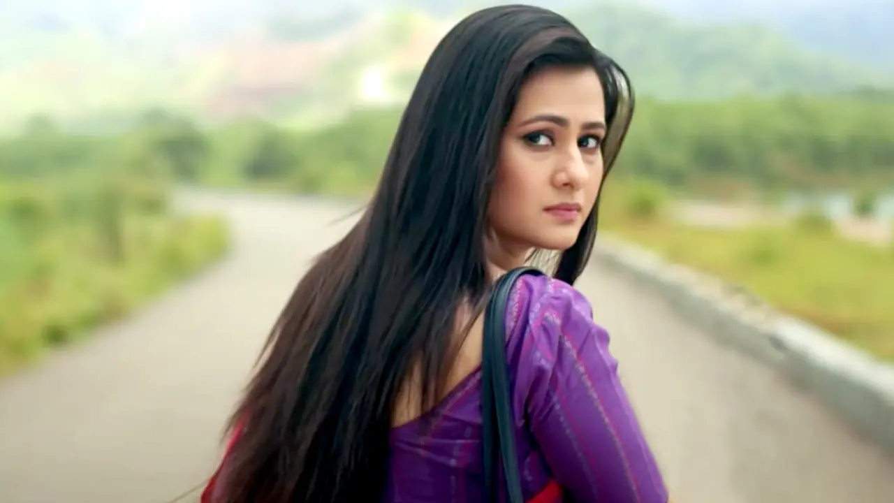 সুন্দরী হওয়ায় পূর্ণিমাকে সন্দেহ করছে গোয়েন্দারা!
