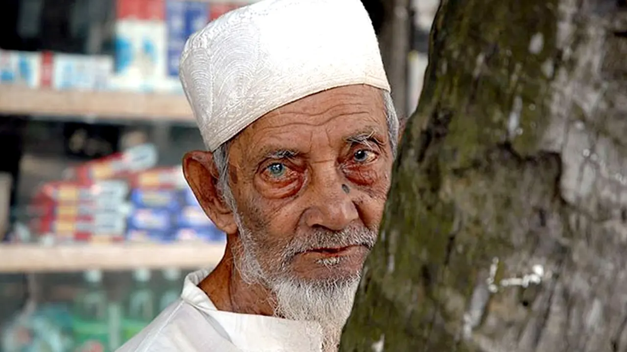 বৃদ্ধদের আল্লাহ যে মর্যাদা দিয়েছেন