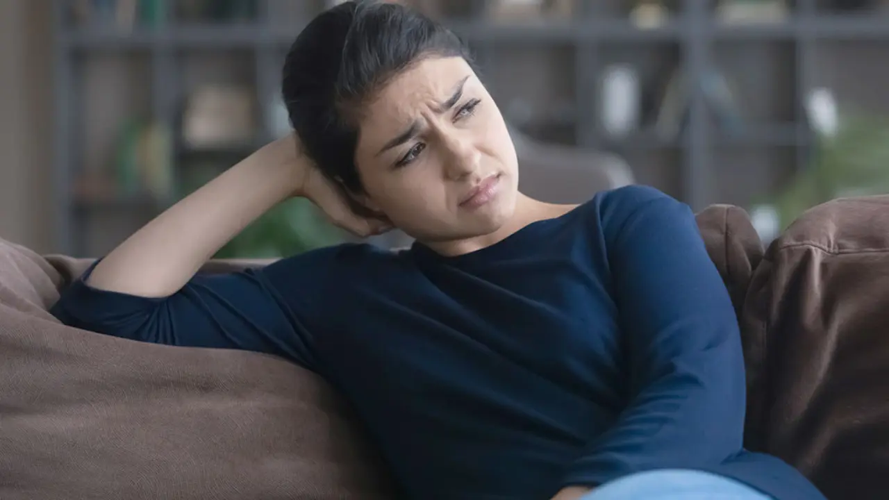 আপনি কি অসুখী? যেসব লক্ষণ দেখে বুঝবেন