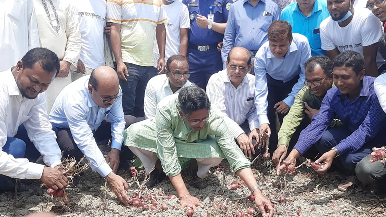 দেশে এখন হাহাকার নেই, দুর্ভিক্ষ চলছে না : কৃষিমন্ত্রী