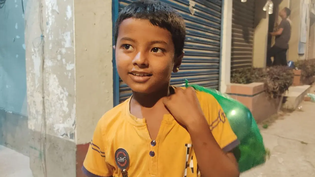 শাক বেচে মায়ের জন্য চাল কিনবে আরিয়ান