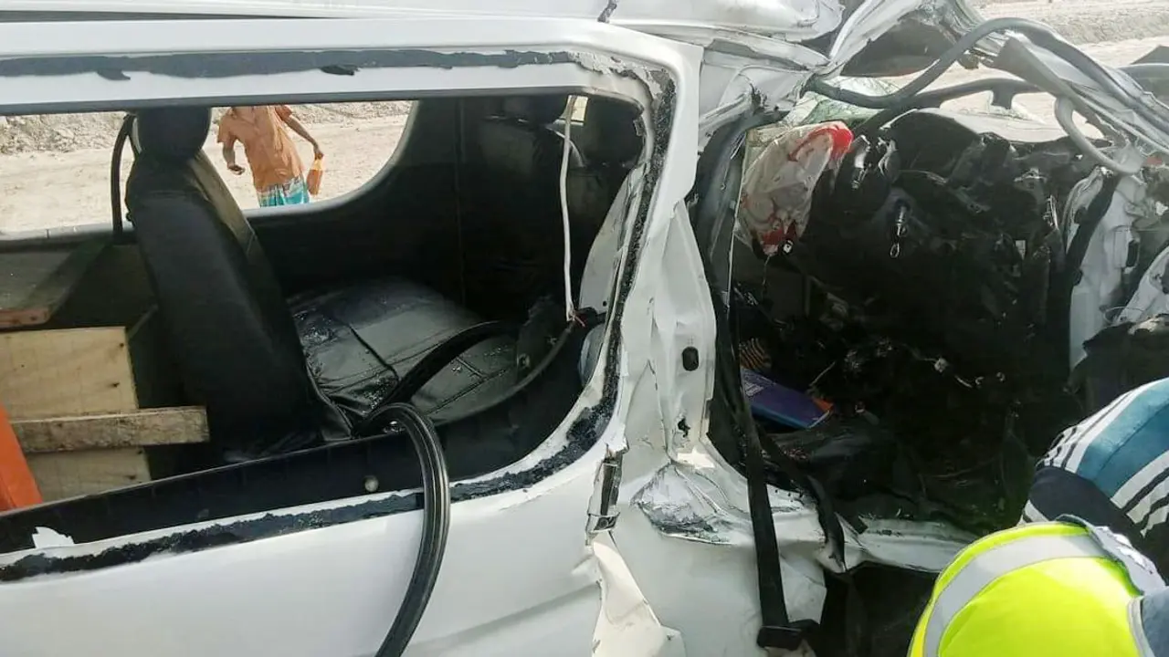 স্ত্রীর মরদেহ নিয়ে ফেরার পথে স্বামীসহ প্রাণ গেল ২ জনের