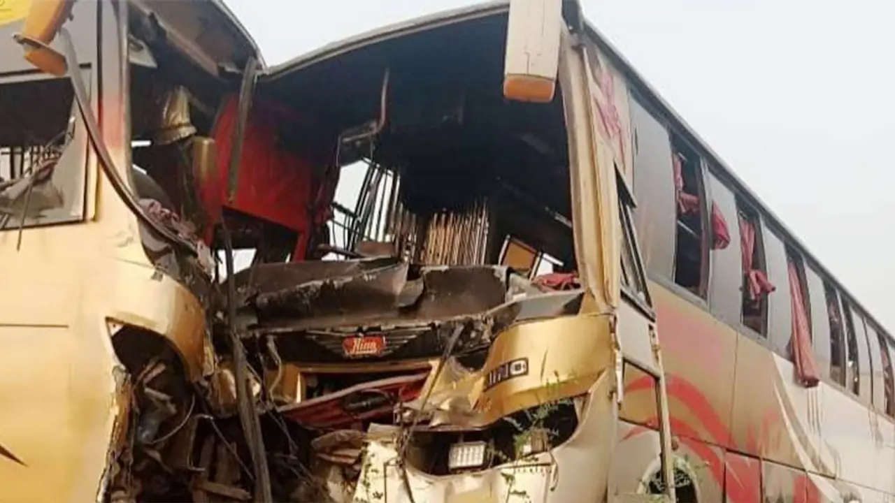 বগুড়ায় দুটি বাসের সংঘর্ষে সুপারভাইজার নিহত, আহত ৩