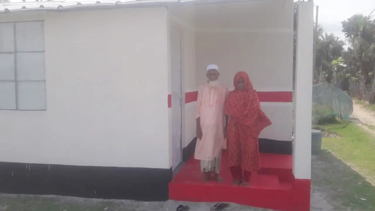 বাগেরহাটে ৯ অসহায় পরিবারকে ঘর দিল পুলিশ