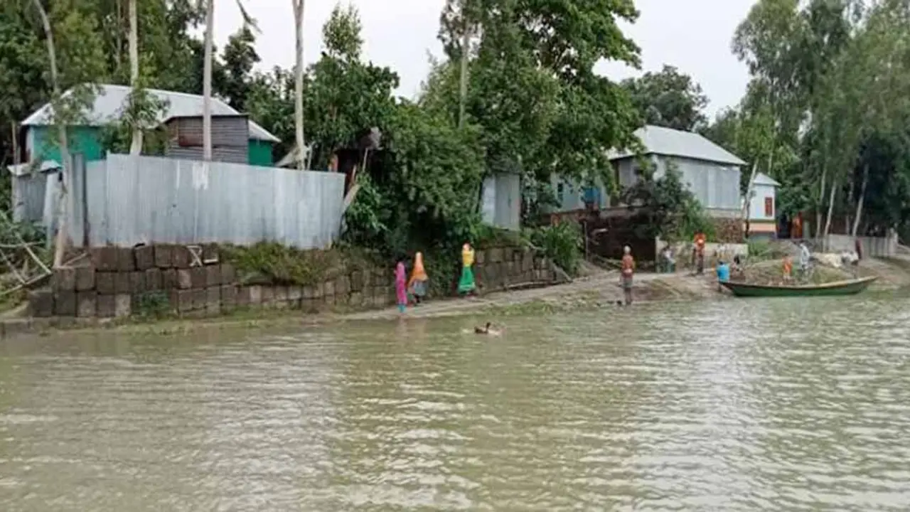 ডুবে যাওয়া ভাইকে উদ্ধার করতে নেমে বোনও নিখোঁজ