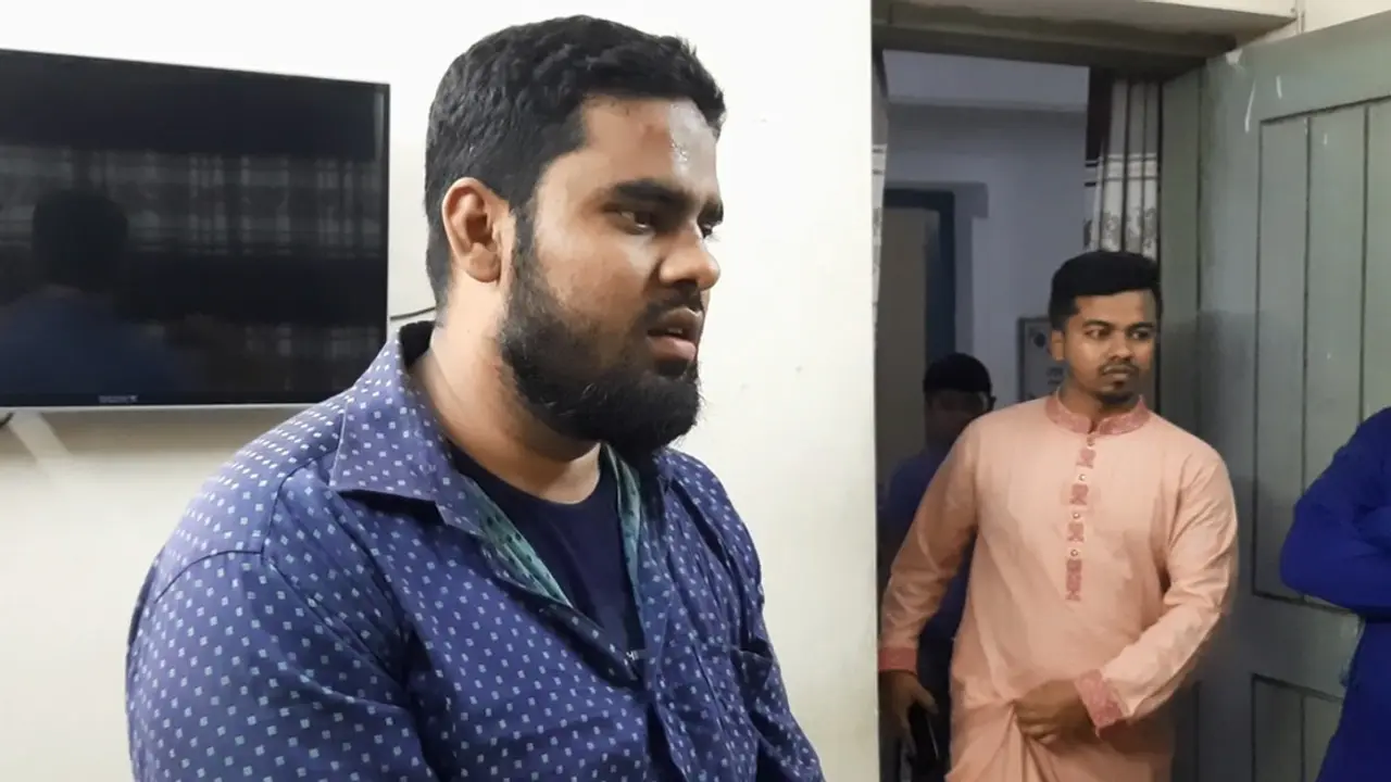 দেনা শোধ করতে না পেরে এটিএম বুথ ভাঙার চেষ্টা!