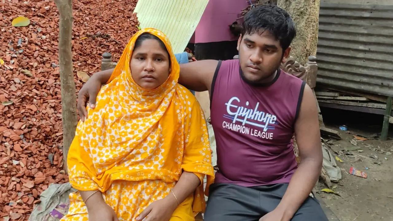 লিবিয়ায় গিয়ে বন্দি ছেলেকে উদ্ধার করে আনলেন মা