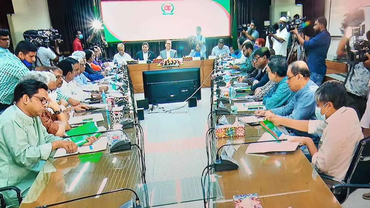 নির্বাচনে অংশ নিতে কোনো দলকে ফোর্স করা সম্ভব নয় : সিইসি