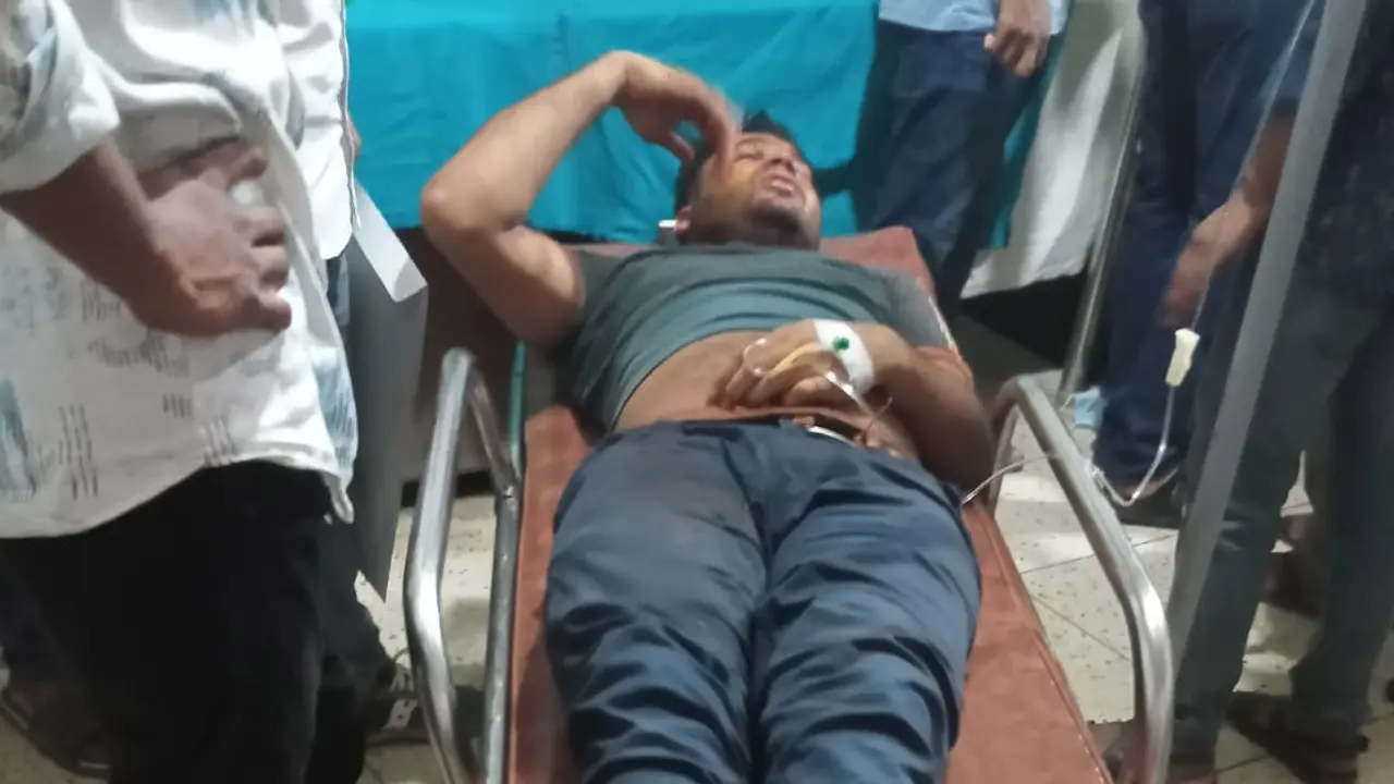 গুলিবিদ্ধ ২ শিক্ষার্থী ঢামেকে, একজন ‘আশঙ্কাজনক’