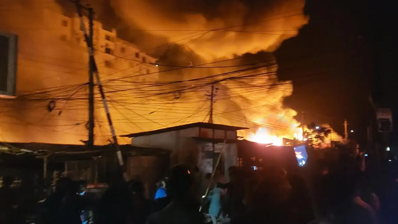 বাজারে আগুন লাগার কথা শুনে দোকানির মৃত্যু