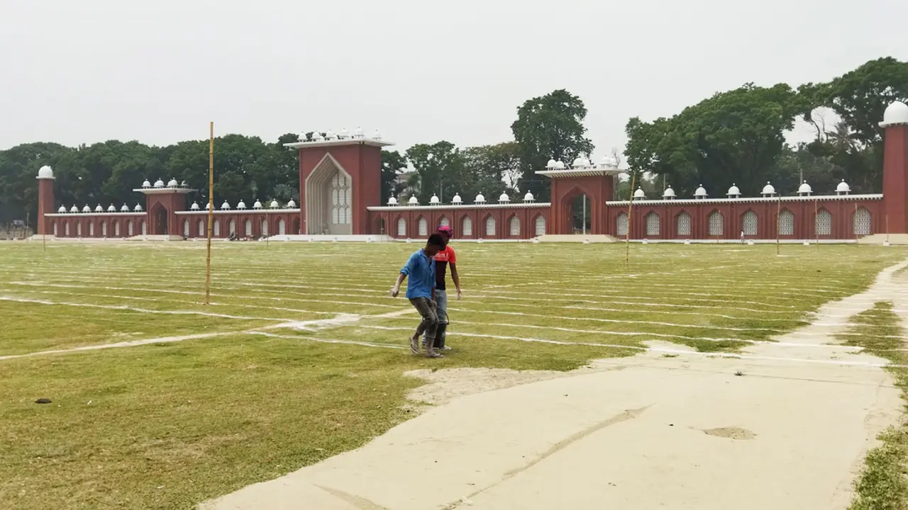১০ লাখ মুসল্লির ঈদের জামাতের জন্য প্রস্তুত হচ্ছে গোর-এ-শহীদ মাঠ