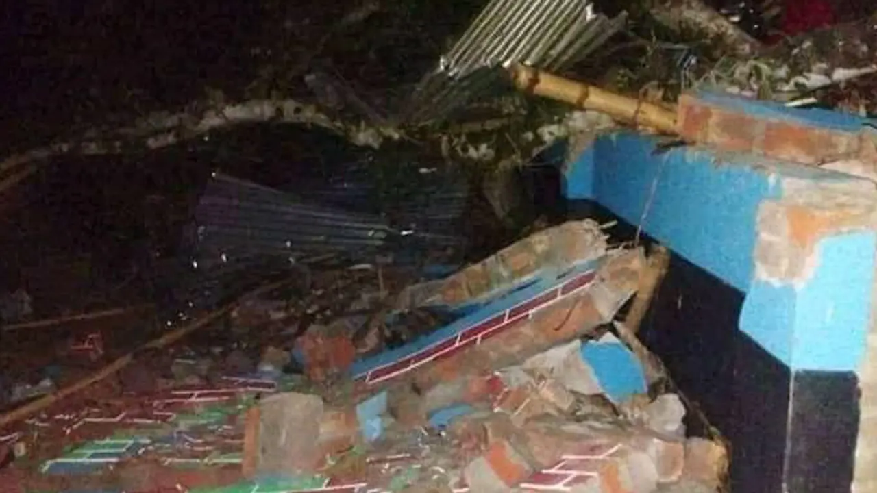 কালবৈশাখী ঝড়ে দেয়ালচাপায় কিশোরীর মৃত্যু