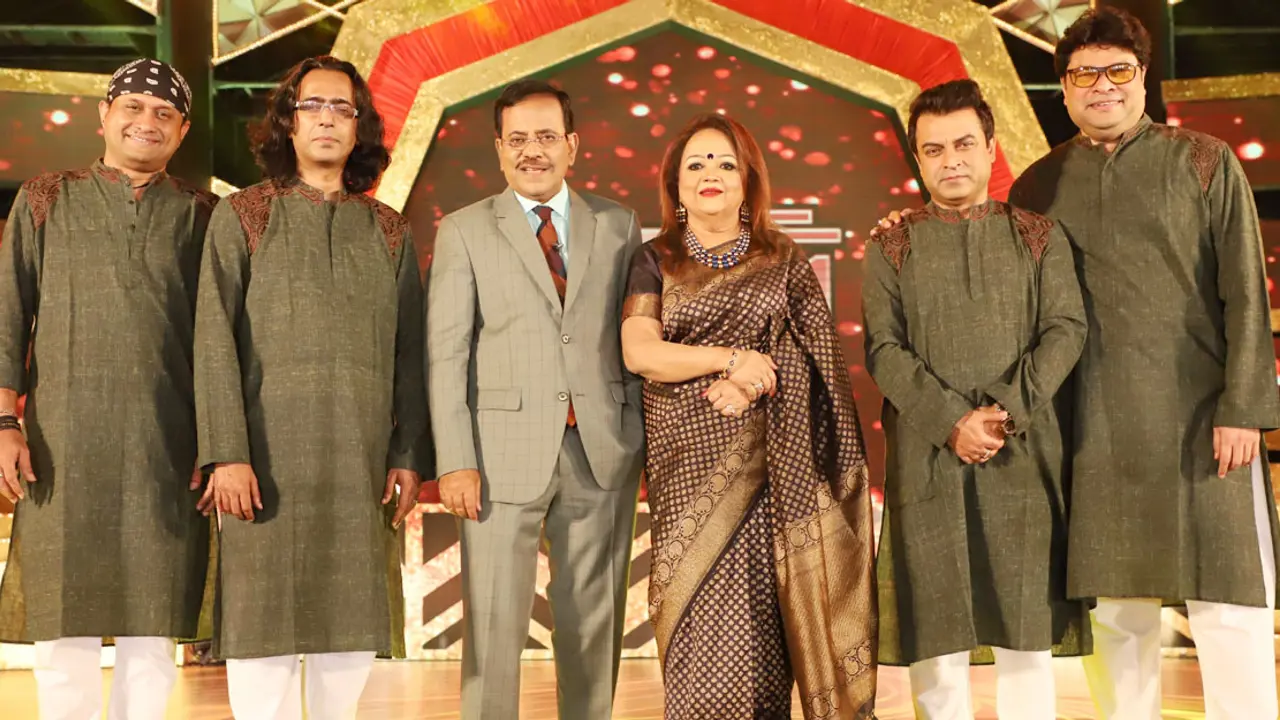 হানিফ সংকেতের সুরে দেশাত্মবোধক গানে তারা