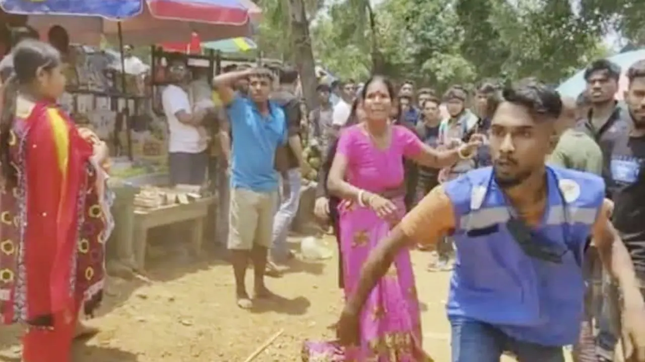 জাফলংয়ে পর্যটকদের পেটালেন স্বেচ্ছাসেবকরা