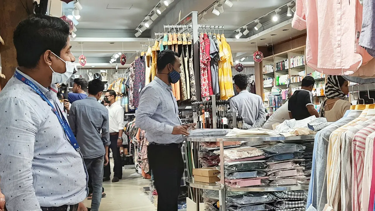 সুনাম কুড়াচ্ছে দেশীয় ব্র্যান্ড, দামেই যত অভিযোগ