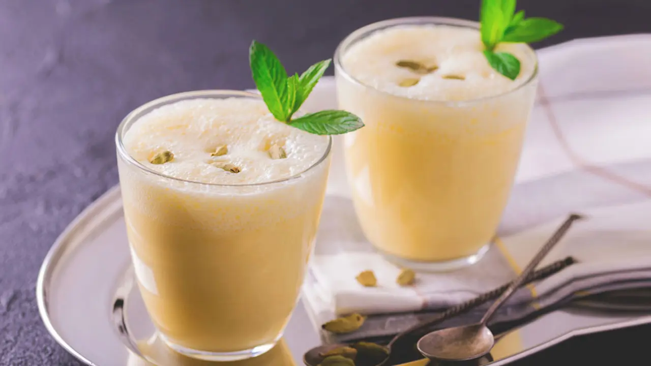 দই ছাড়া লাচ্ছি তৈরির রেসিপি
