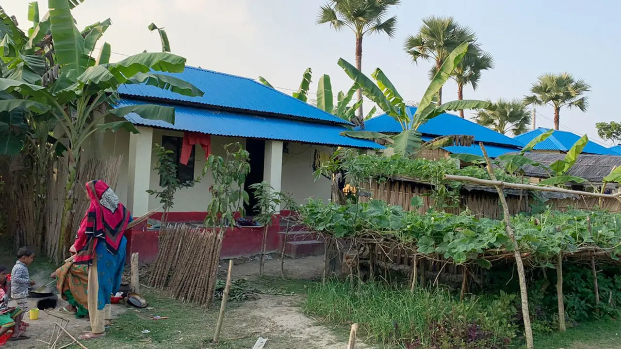 প্রধানমন্ত্রীর উপহারের ঘর পেয়ে বদলে গেছে তাদের জীবন