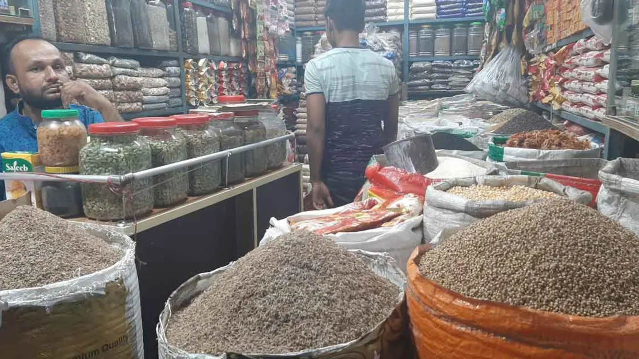 বাড়তি দামেই বিক্রি হচ্ছে মসলা