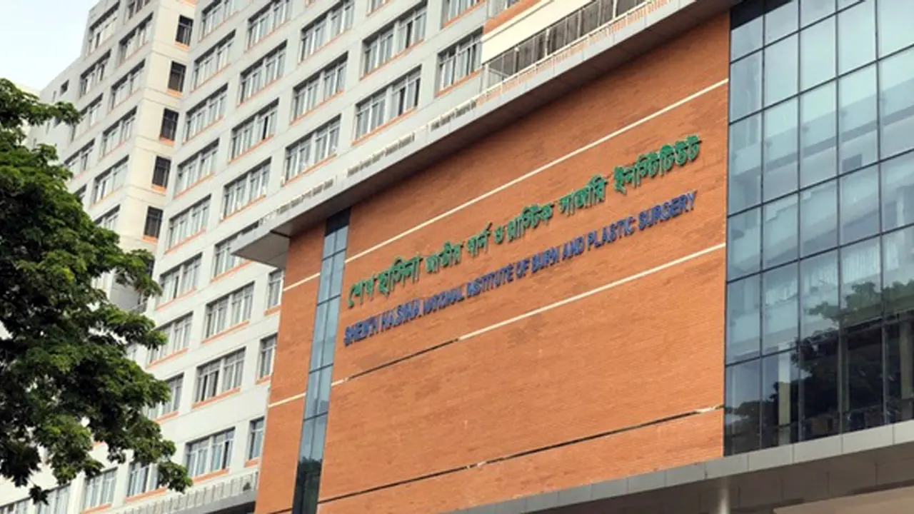 ফ্রিজের কম্প্রেসার বিস্ফোরণে নারী-শিশুসহ দগ্ধ ৩