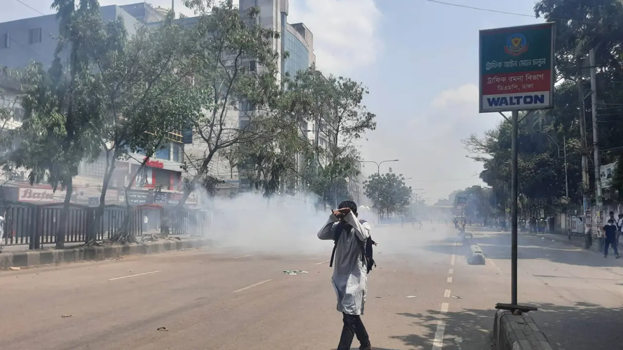 চন্দ্রিমা-নূরজাহান মার্কেটে বিক্ষুব্ধদের আগুন