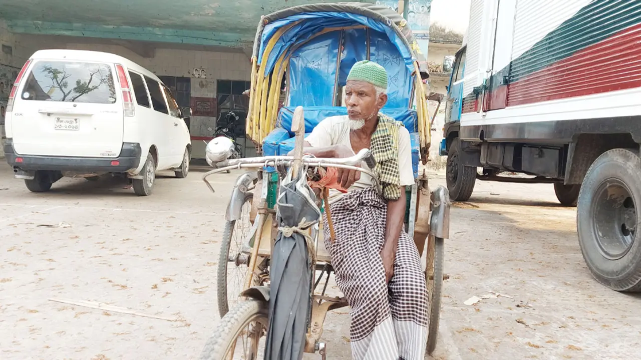 ঈদে বউকে নতুন একটি কাপড়ও দিতে পারি না