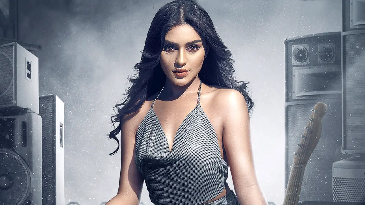 ভক্তদের ঈদ উপহার দিলেন নুসরাত ফারিয়া